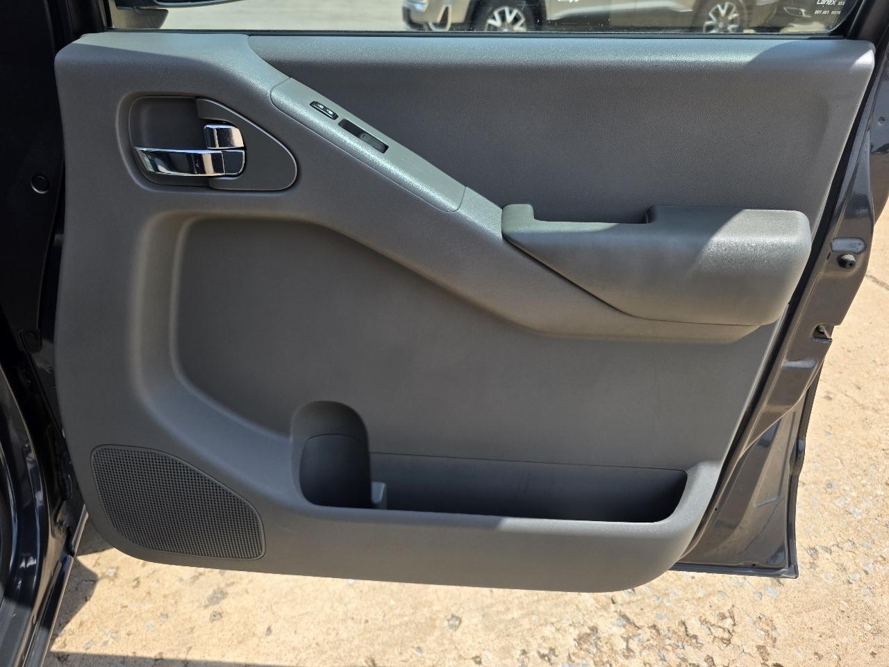 Nissan Frontier 2WD Crew Cab SWB Auto SV 2011