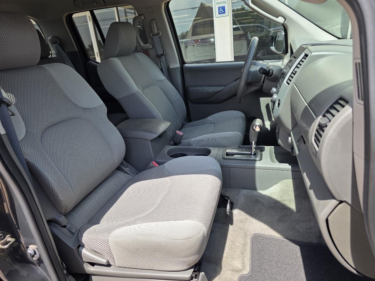 Nissan Frontier 2WD Crew Cab SWB Auto SV 2011