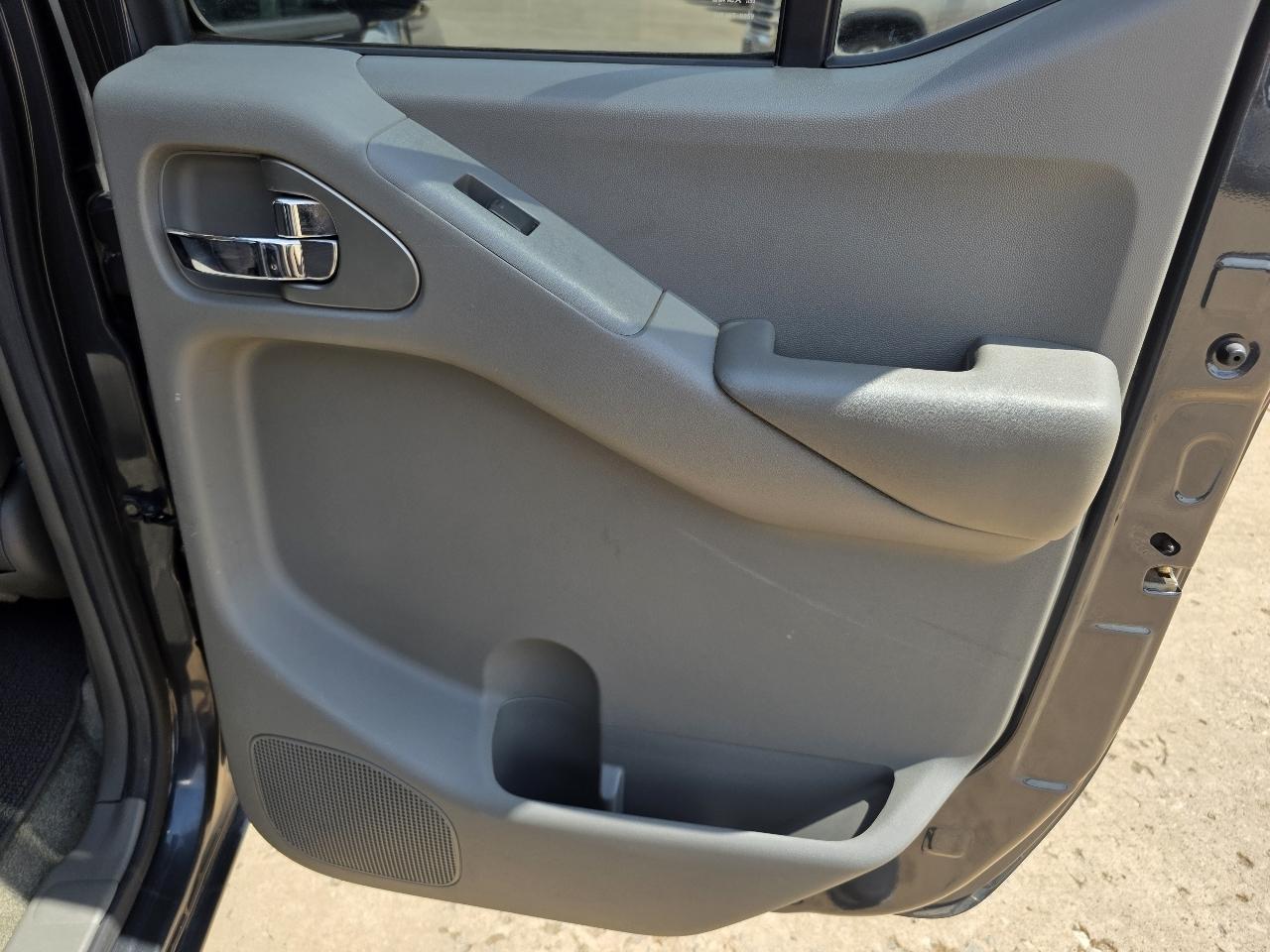 Nissan Frontier 2WD Crew Cab SWB Auto SV 2011