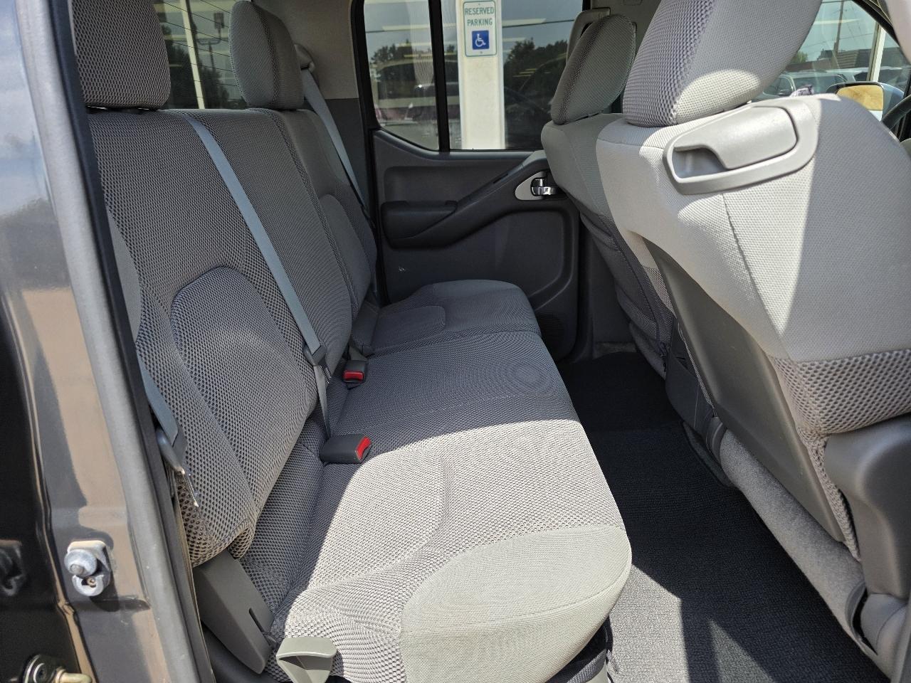 Nissan Frontier 2WD Crew Cab SWB Auto SV 2011