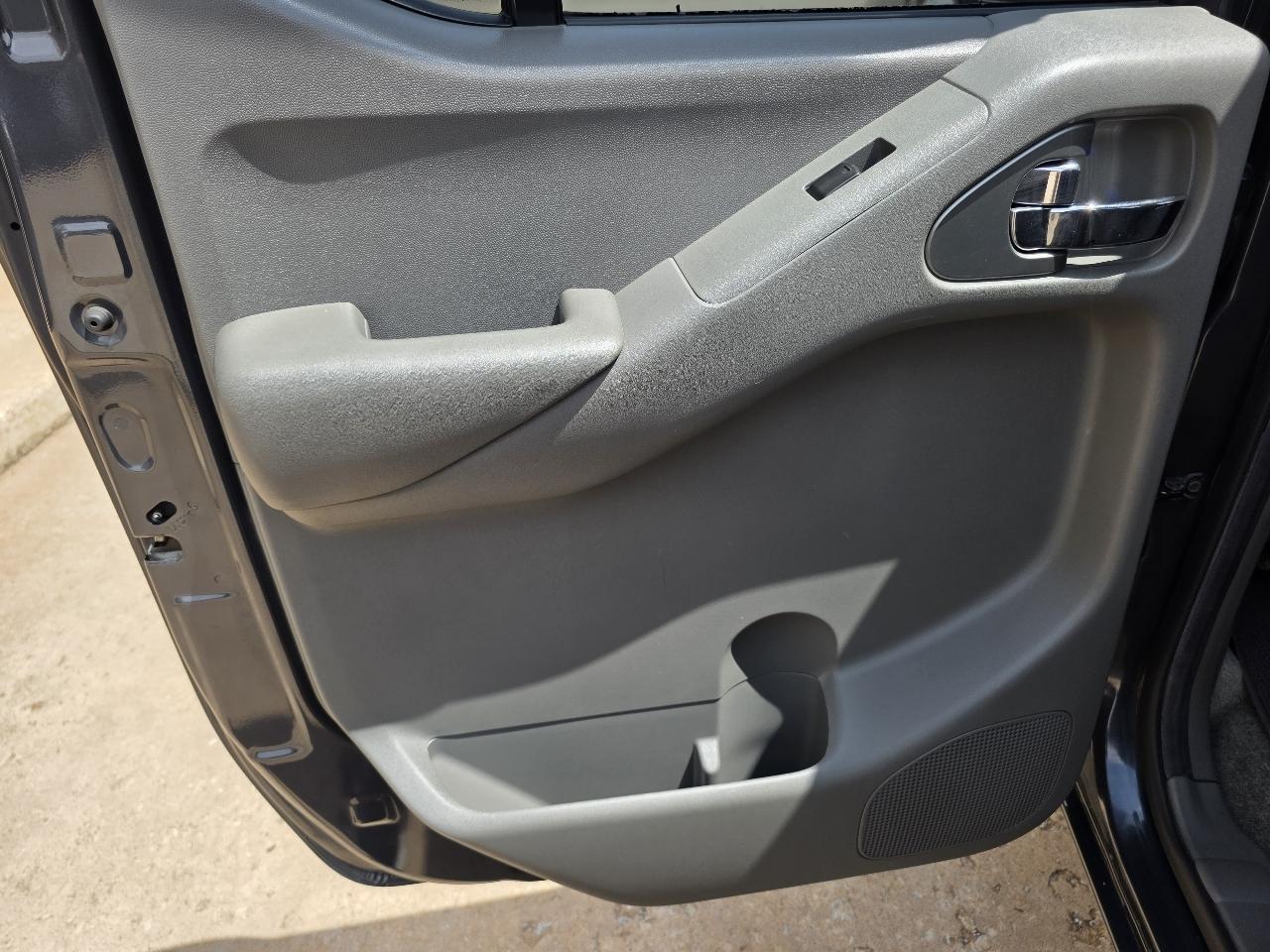 Nissan Frontier 2WD Crew Cab SWB Auto SV 2011