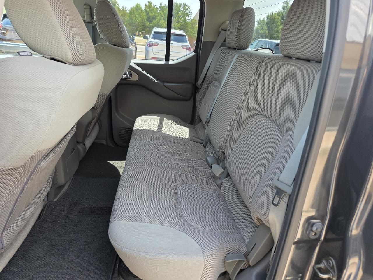 Nissan Frontier 2WD Crew Cab SWB Auto SV 2011