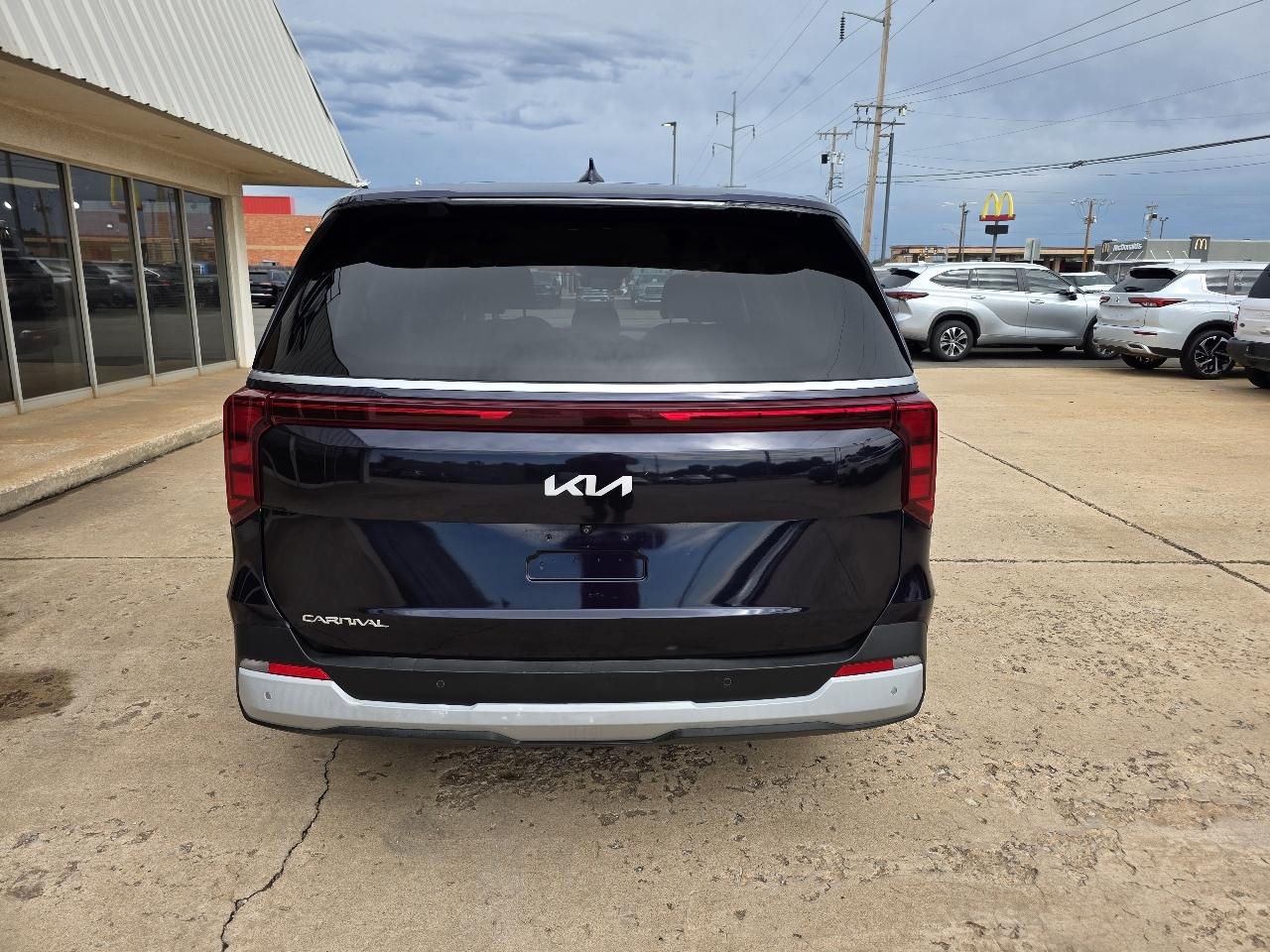 Kia Carnival LXS FWD 2025