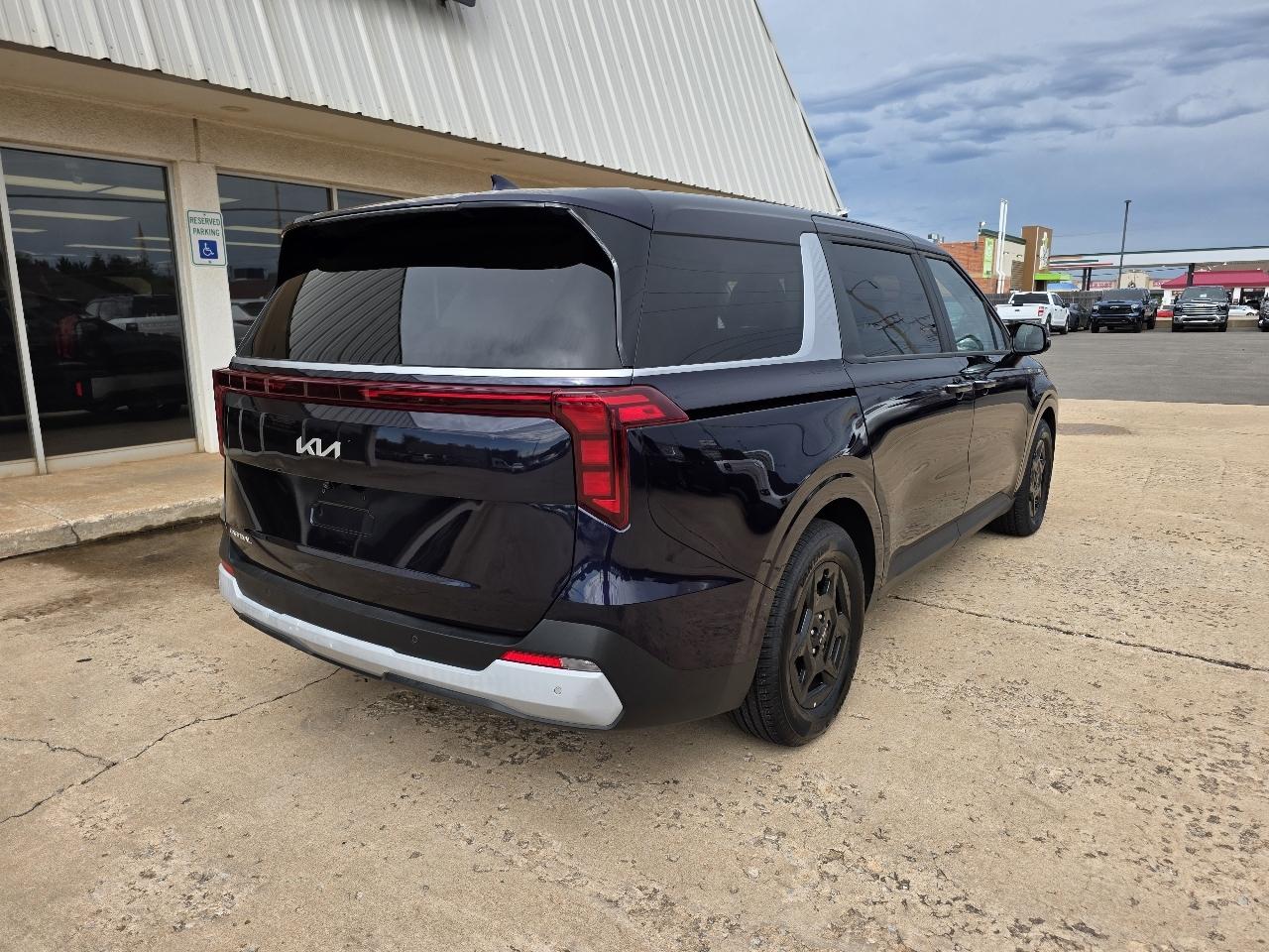 Kia Carnival LXS FWD 2025