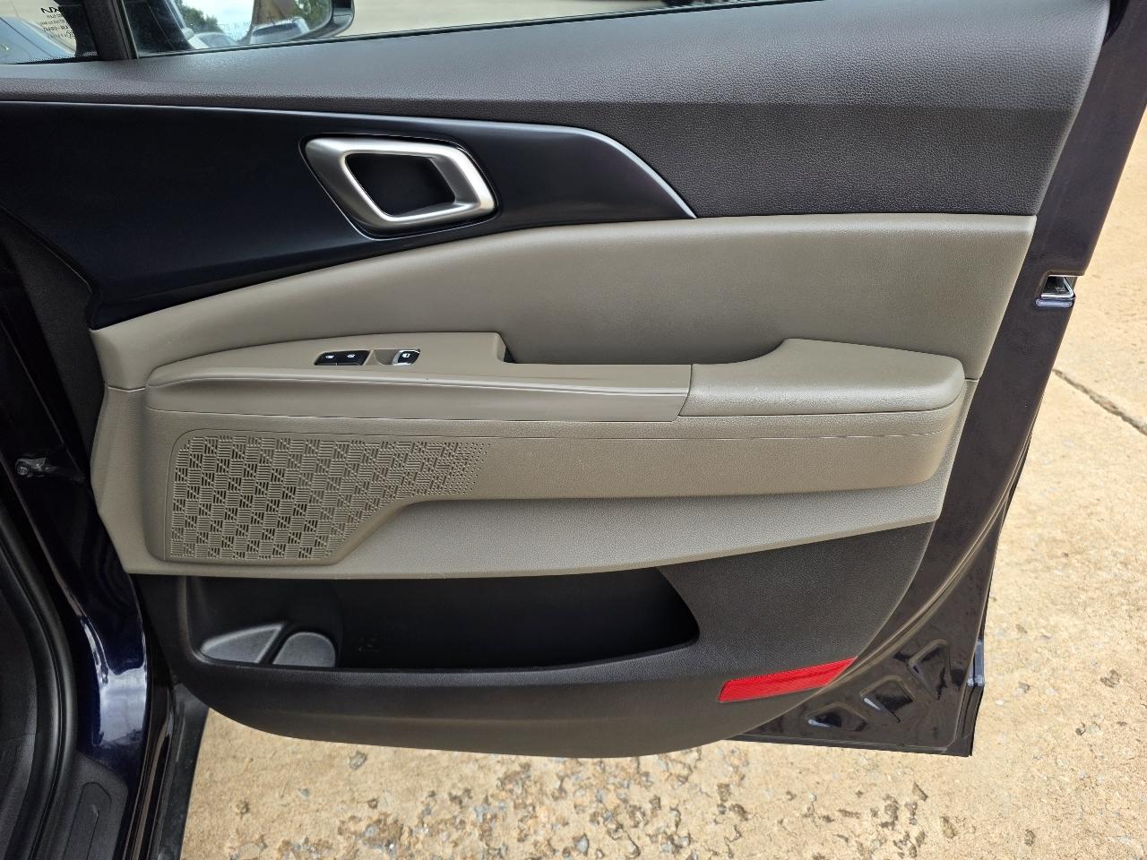 Kia Carnival LXS FWD 2025