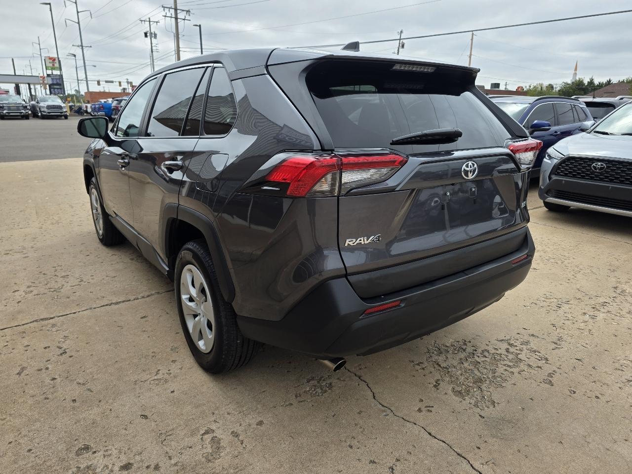 Toyota RAV4 LE FWD (Natl) 2025