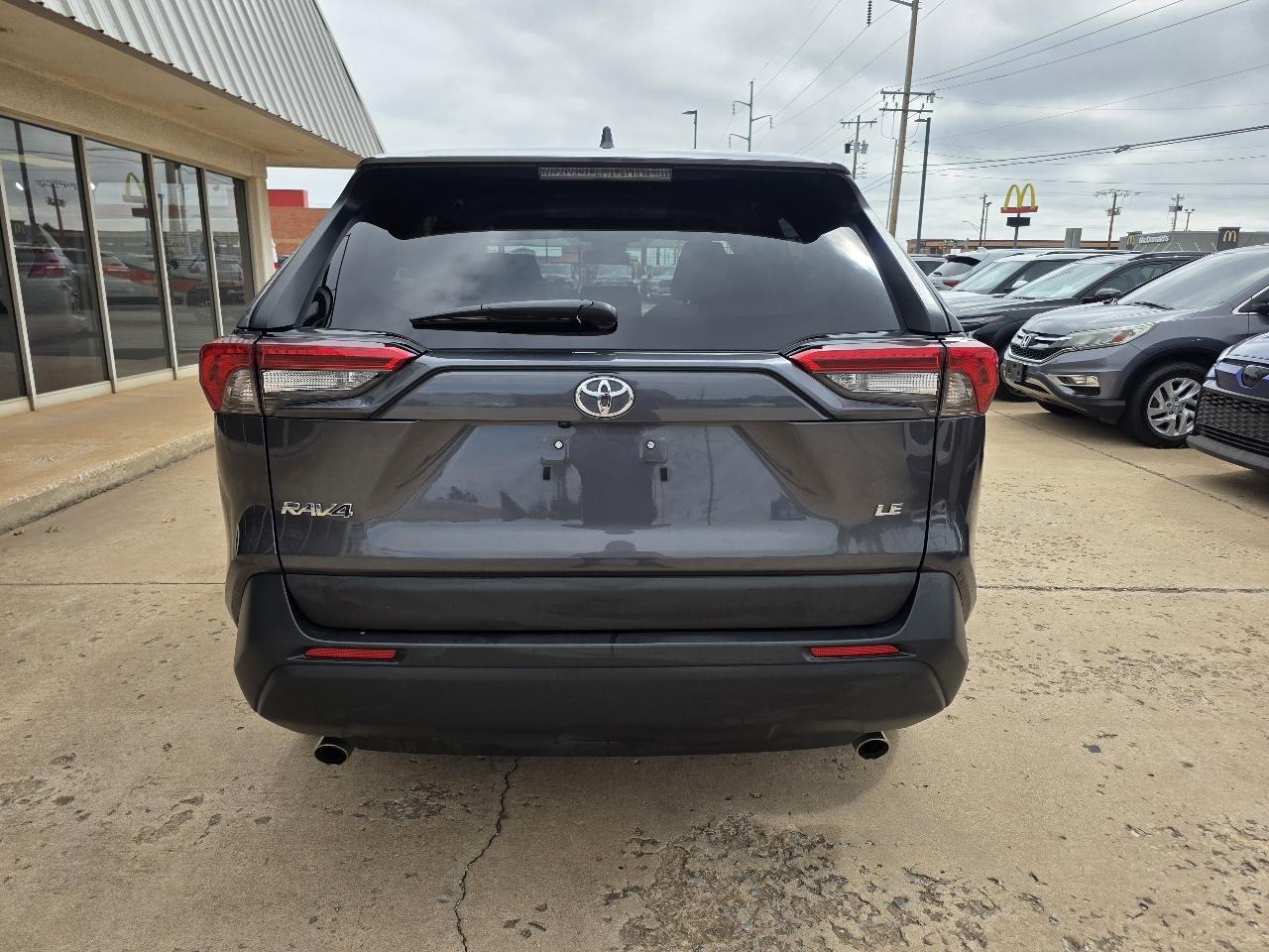 Toyota RAV4 LE FWD (Natl) 2025