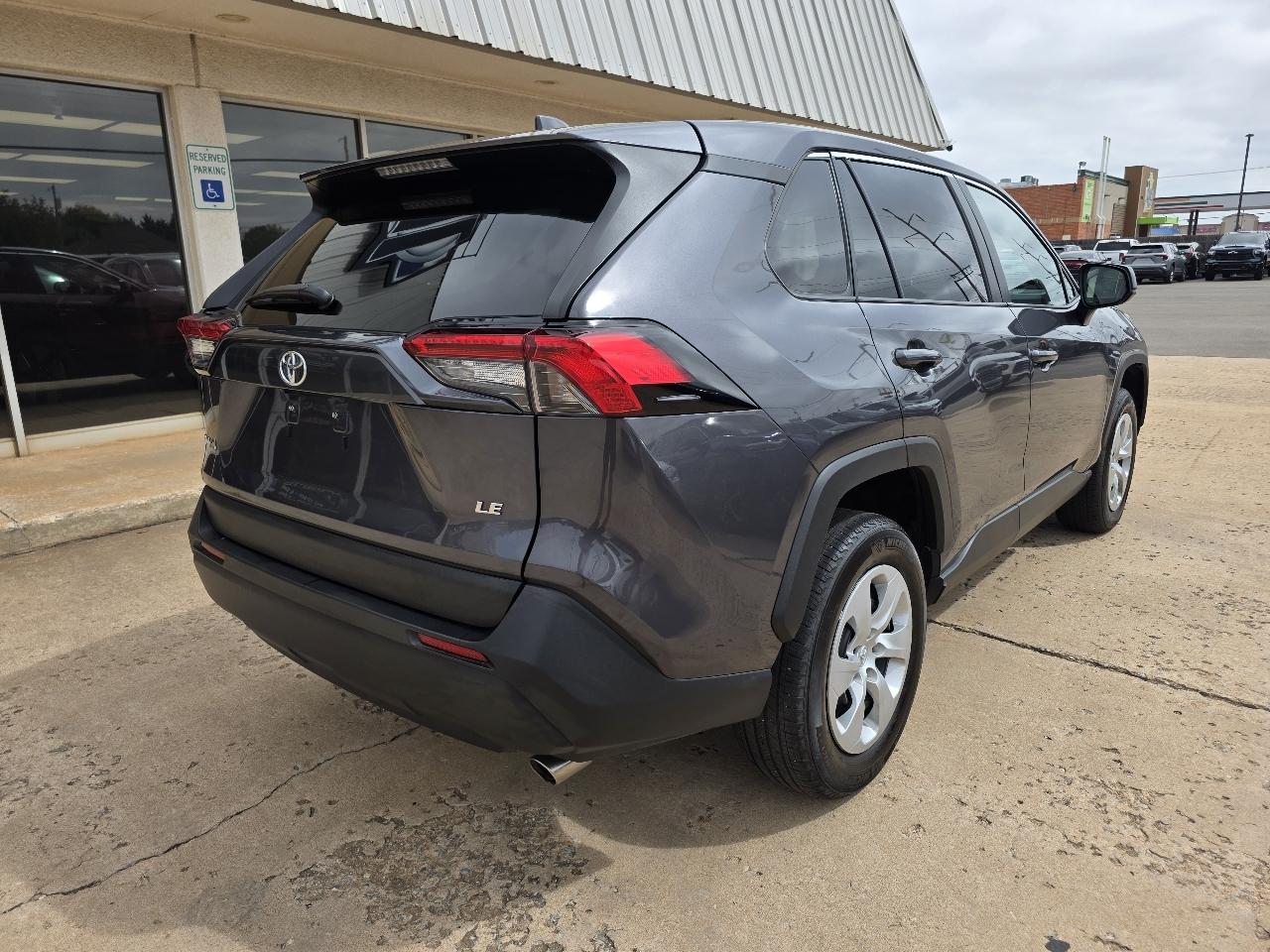 Toyota RAV4 LE FWD (Natl) 2025