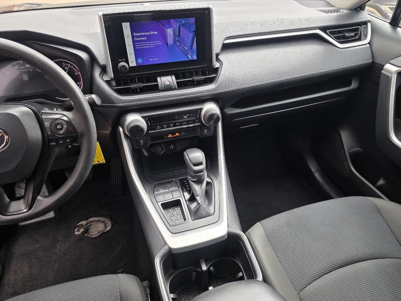 Toyota RAV4 LE FWD (Natl) 2025