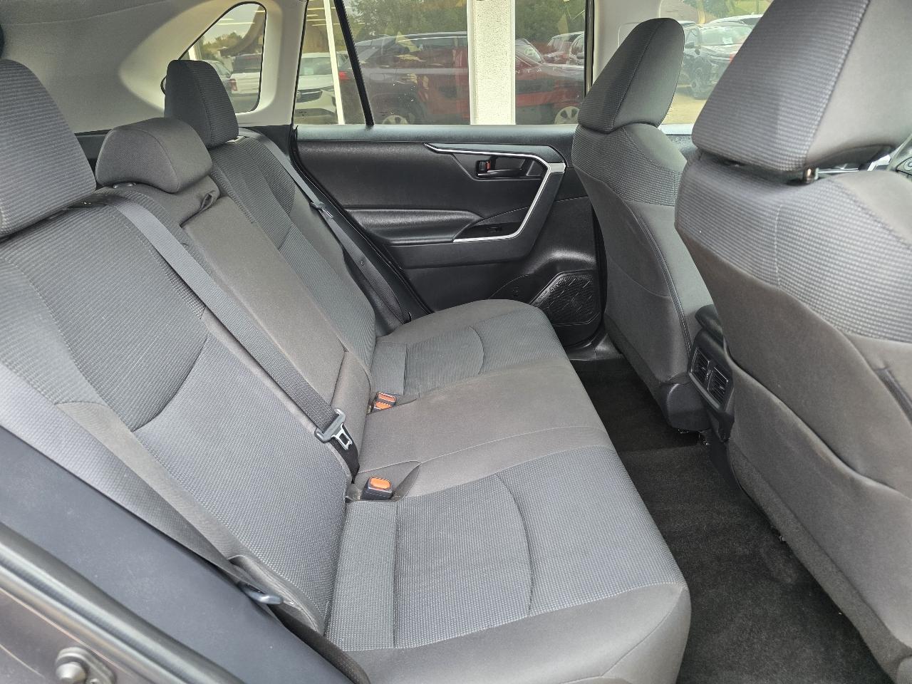 Toyota RAV4 LE FWD (Natl) 2025