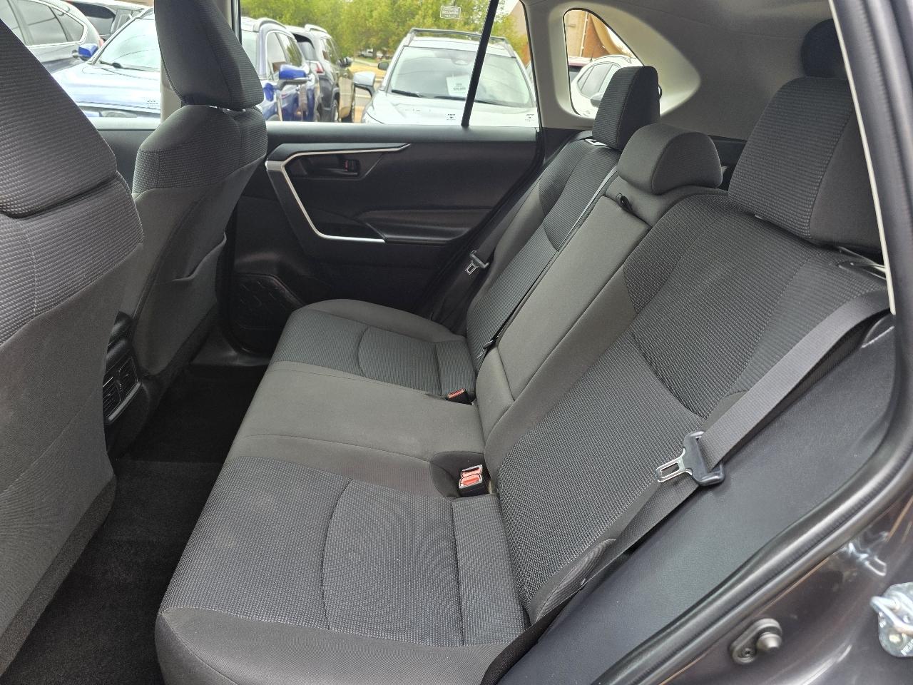 Toyota RAV4 LE FWD (Natl) 2025