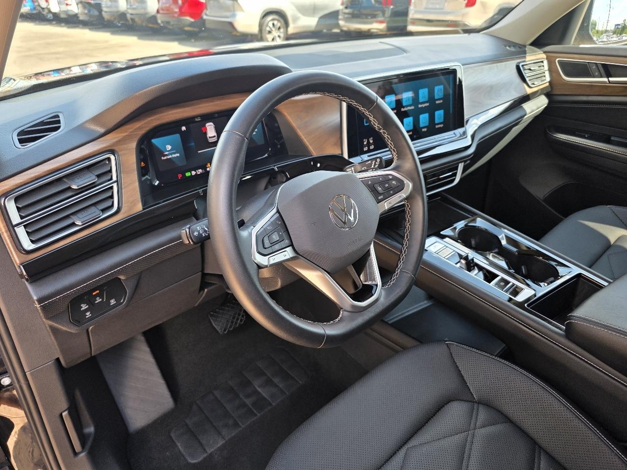 Volkswagen Atlas 2.0T SE w/Technology 4MOTION 2025