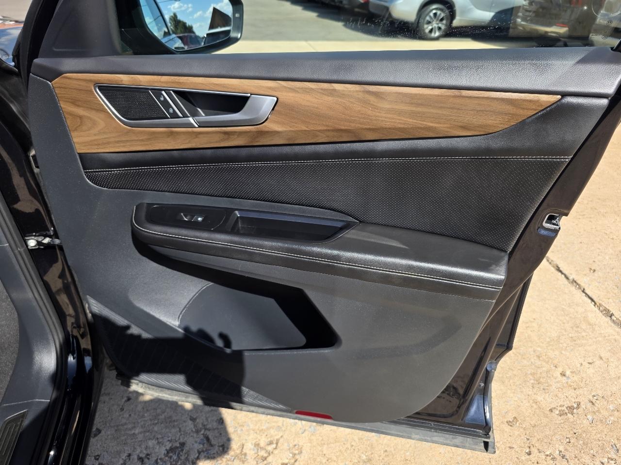 Volkswagen Atlas 2.0T SE w/Technology 4MOTION 2025