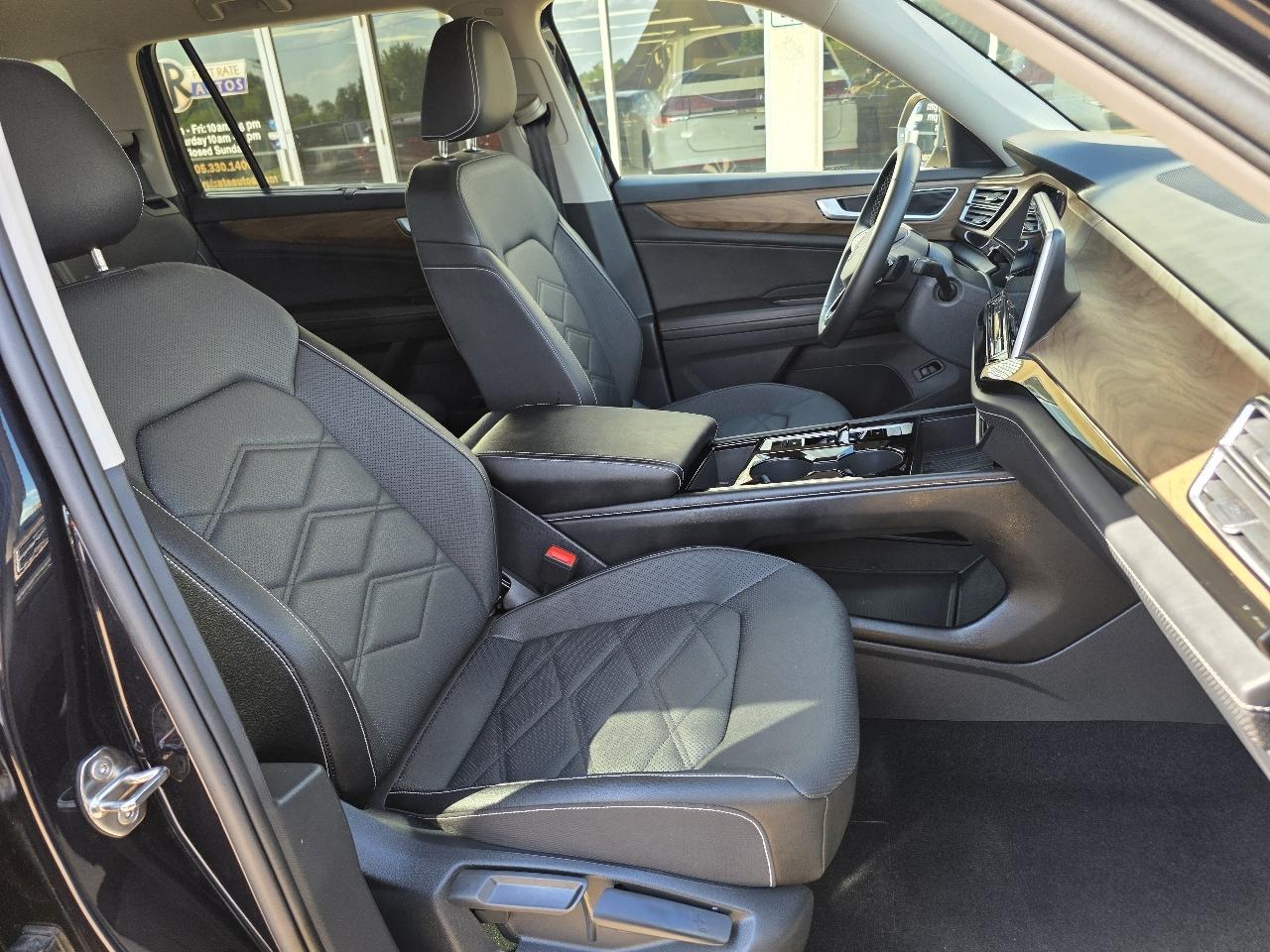 Volkswagen Atlas 2.0T SE w/Technology 4MOTION 2025