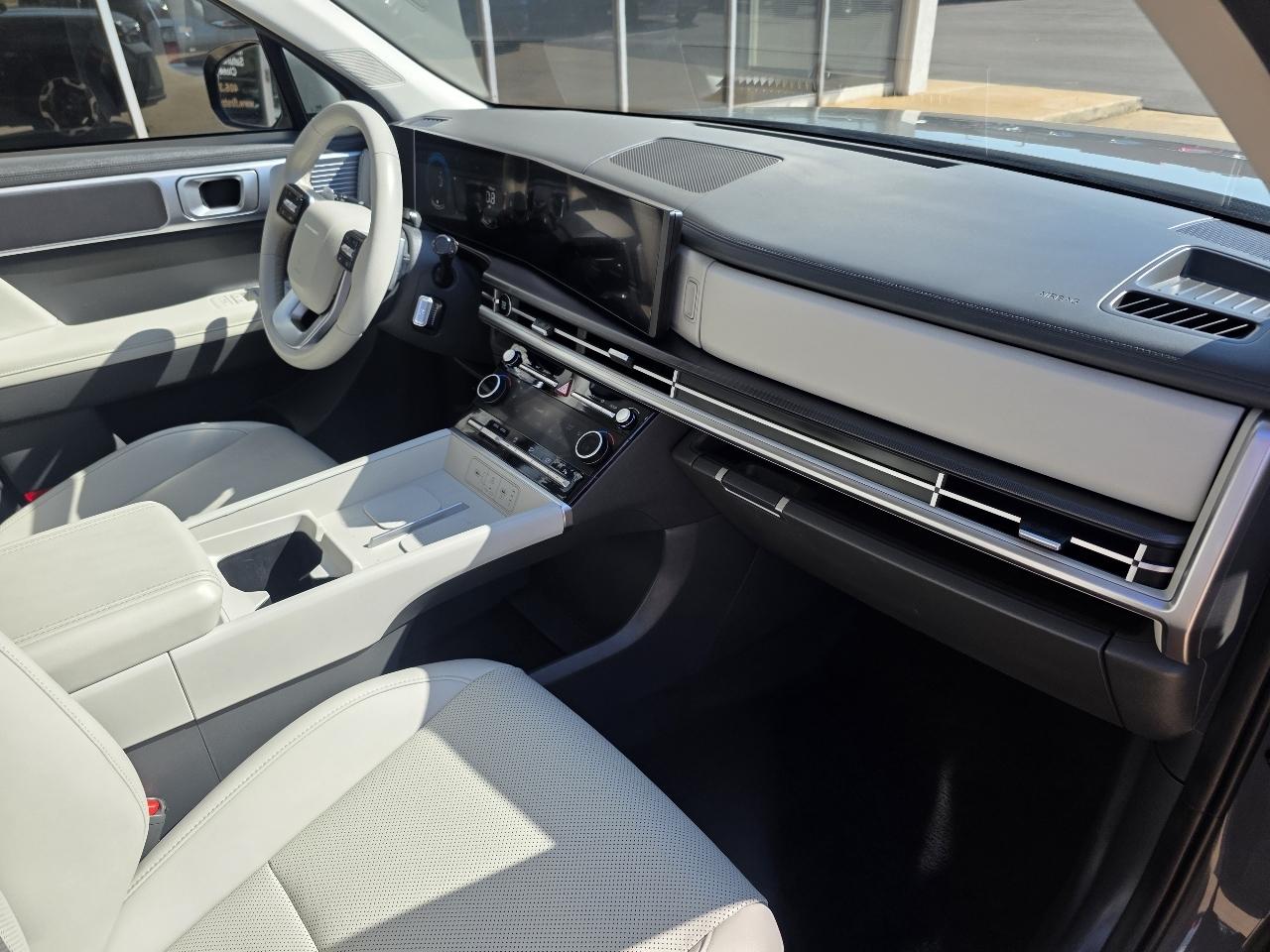 Hyundai Santa Fe SEL FWD 2025