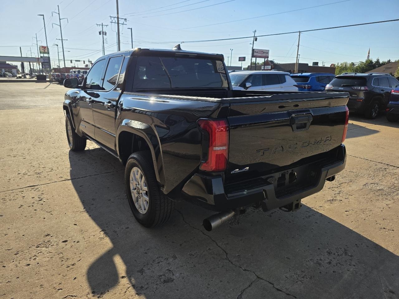 Toyota Tacoma 4WD SR5 Double Cab 5' Bed AT (Natl) 2025