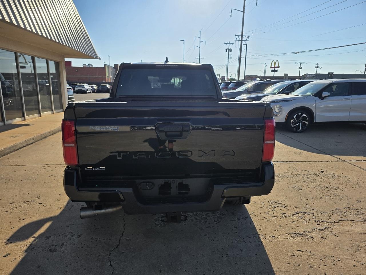Toyota Tacoma 4WD SR5 Double Cab 5' Bed AT (Natl) 2025