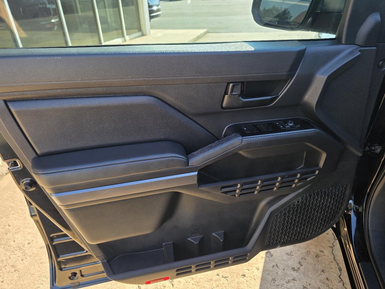 Toyota Tacoma 4WD SR5 Double Cab 5' Bed AT (Natl) 2025