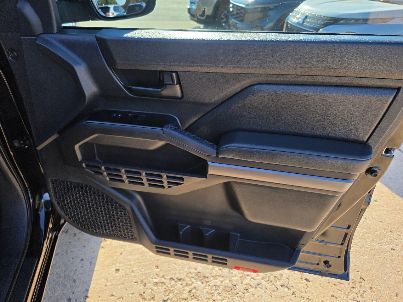 Toyota Tacoma 4WD SR5 Double Cab 5' Bed AT (Natl) 2025