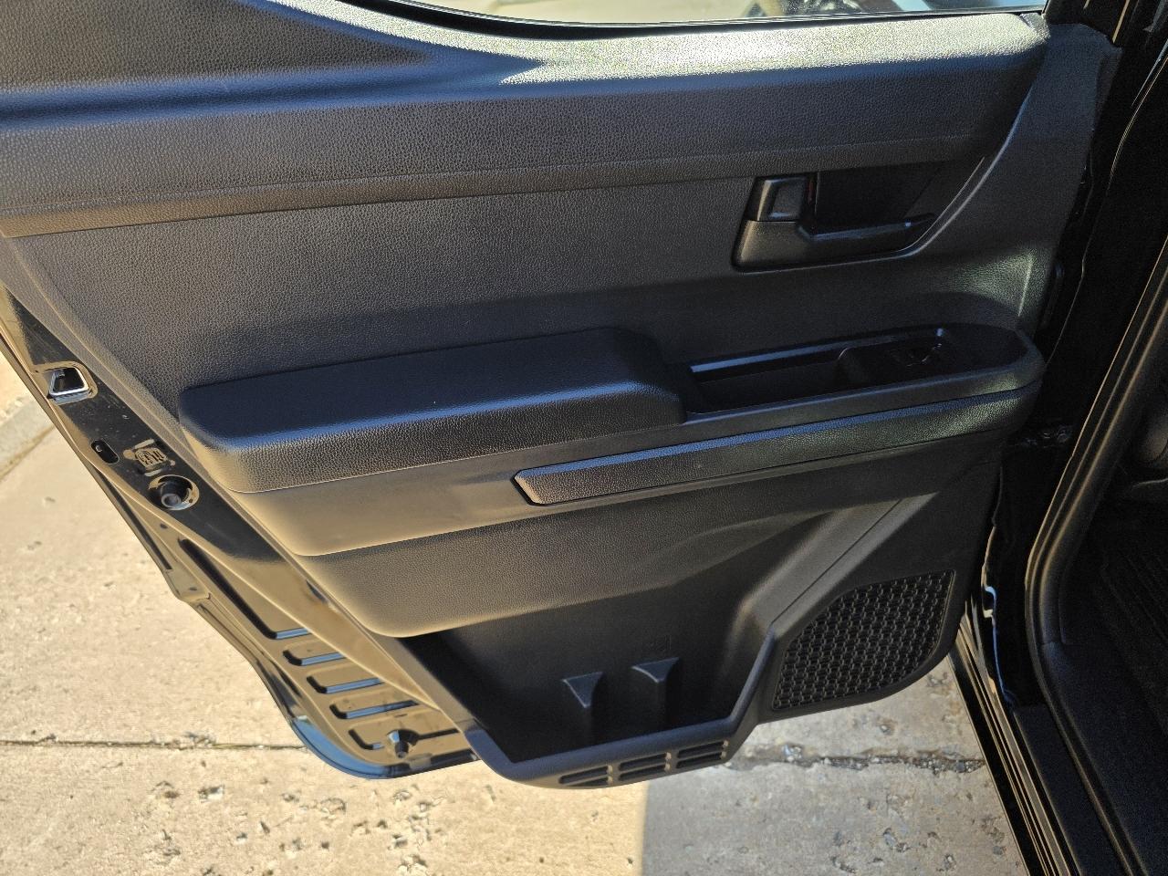 Toyota Tacoma 4WD SR5 Double Cab 5' Bed AT (Natl) 2025