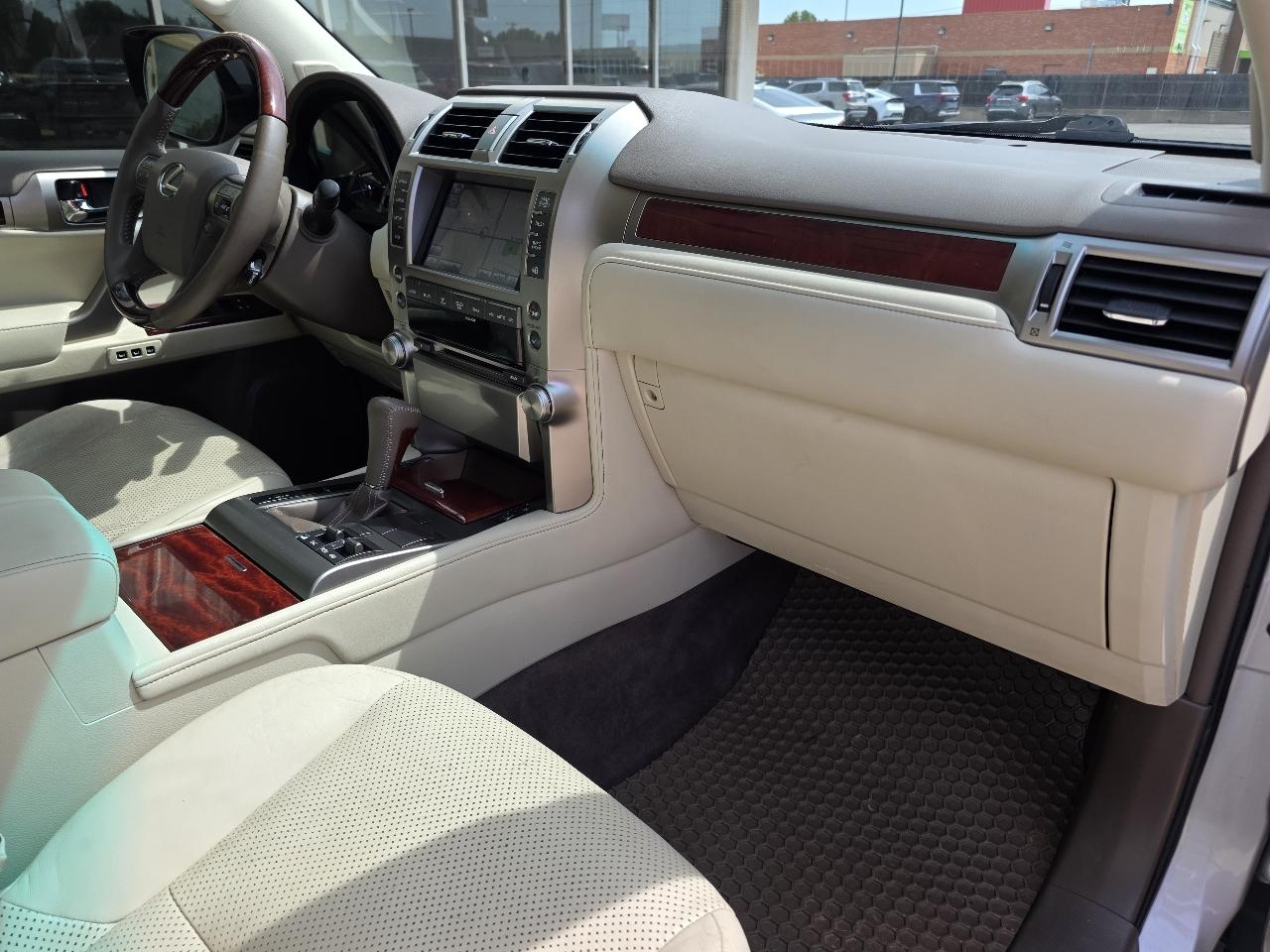 Lexus GX 460 4WD 4dr Premium 2013