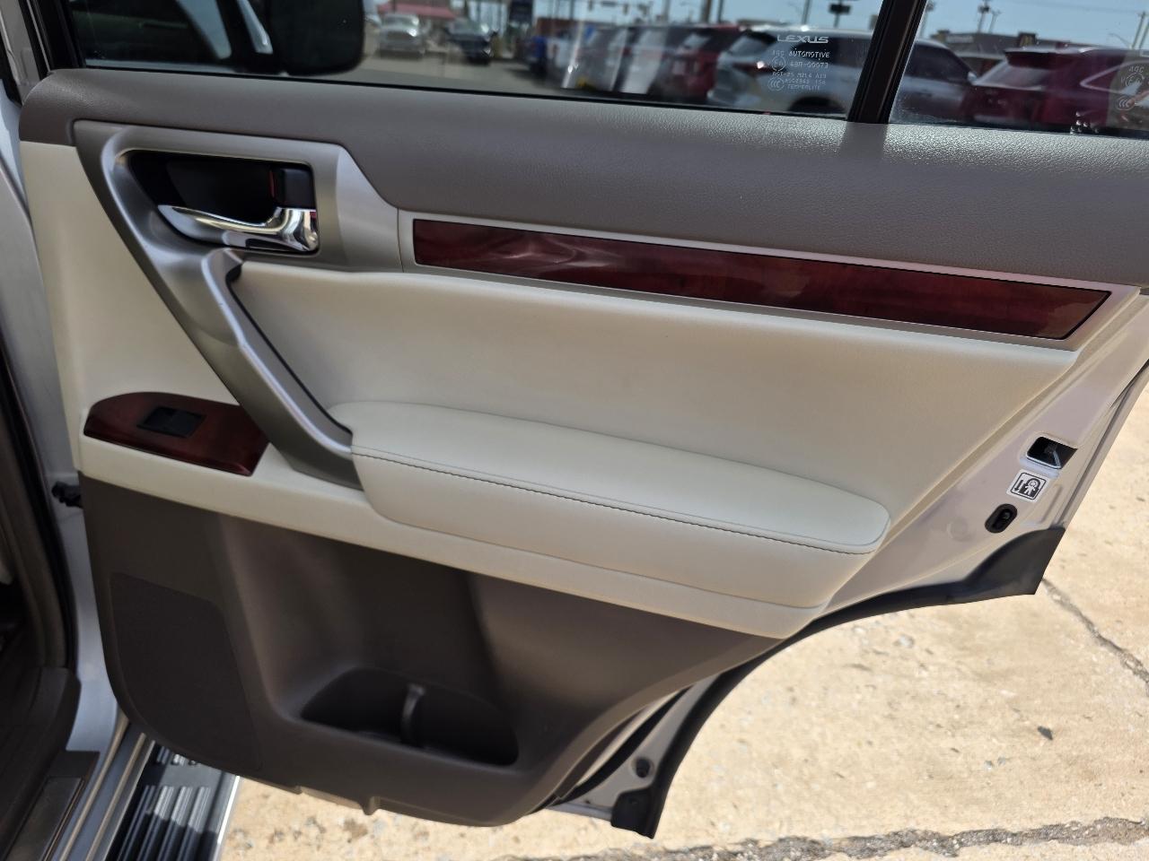 Lexus GX 460 4WD 4dr Premium 2013