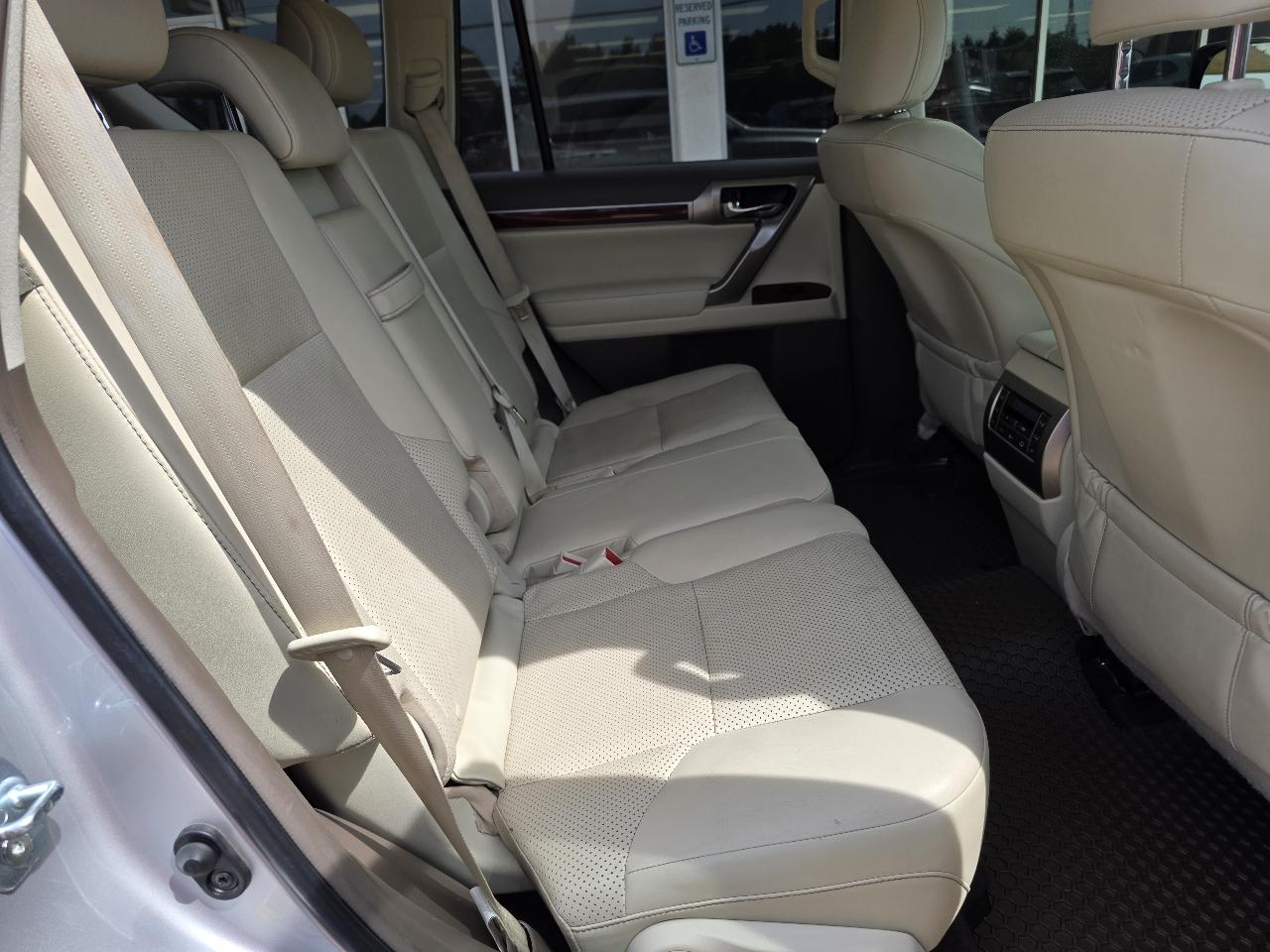 Lexus GX 460 4WD 4dr Premium 2013