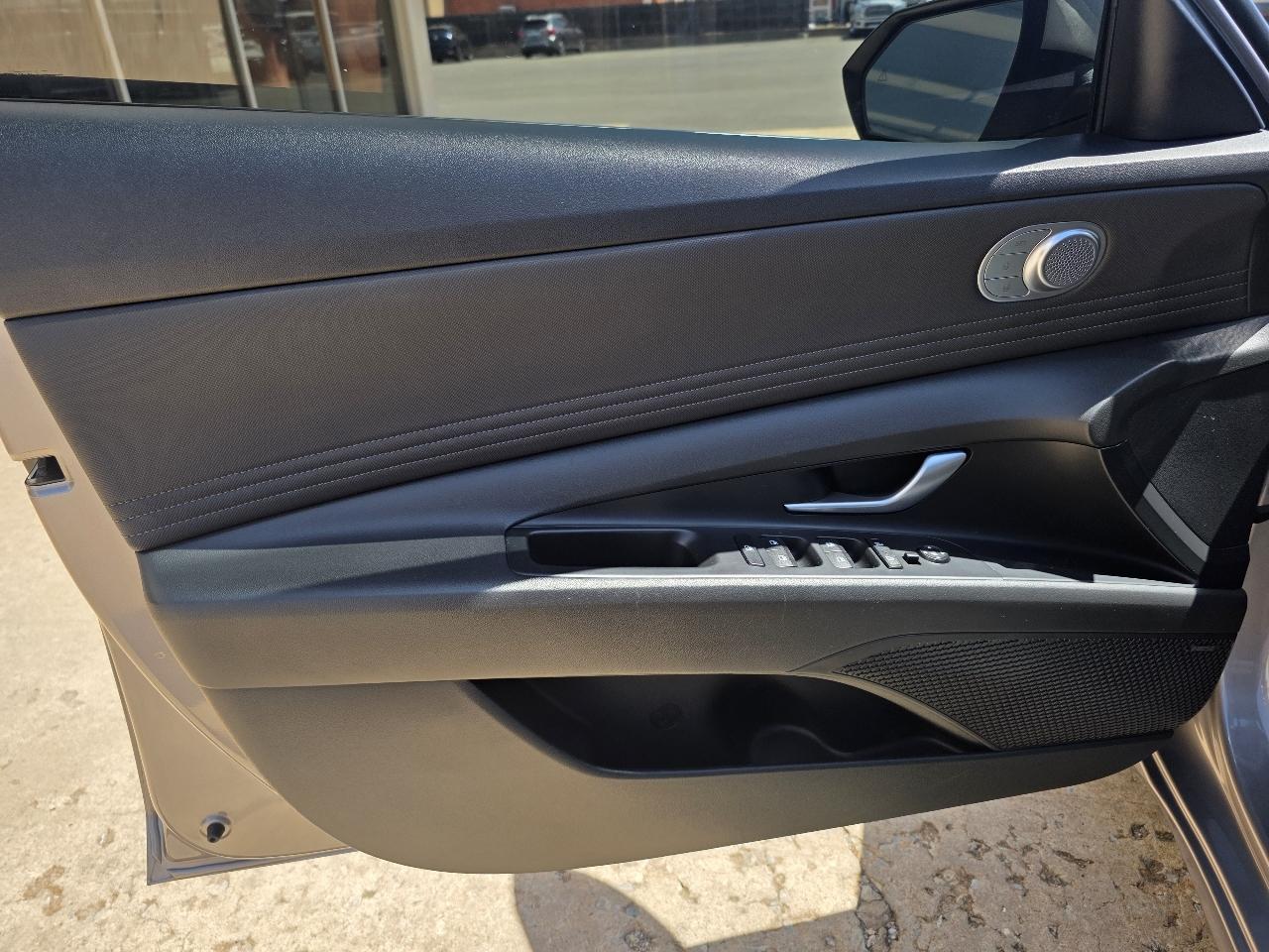 Hyundai Elantra Hybrid Limited DCT 2023