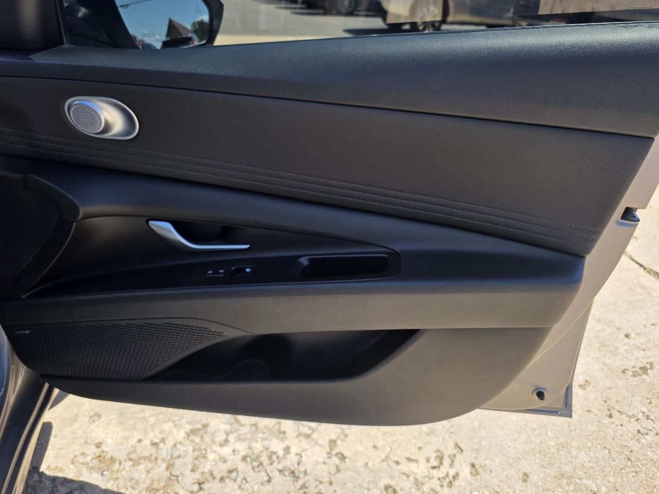 Hyundai Elantra Hybrid Limited DCT 2023