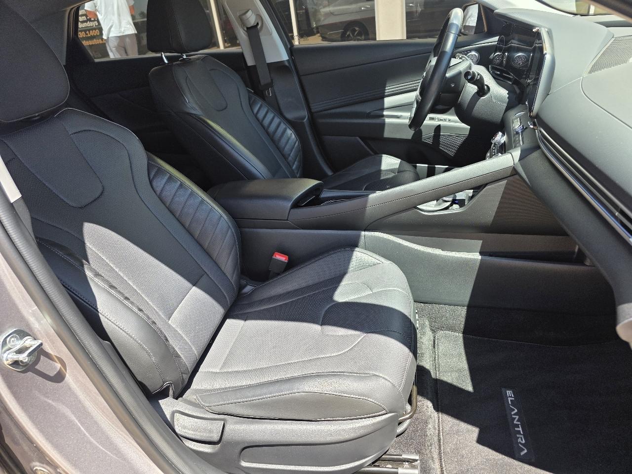 Hyundai Elantra Hybrid Limited DCT 2023