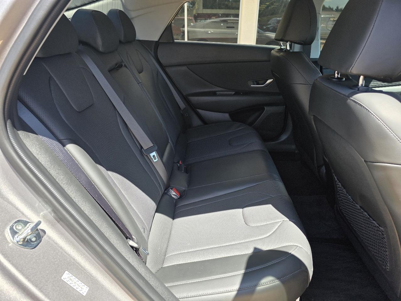 Hyundai Elantra Hybrid Limited DCT 2023