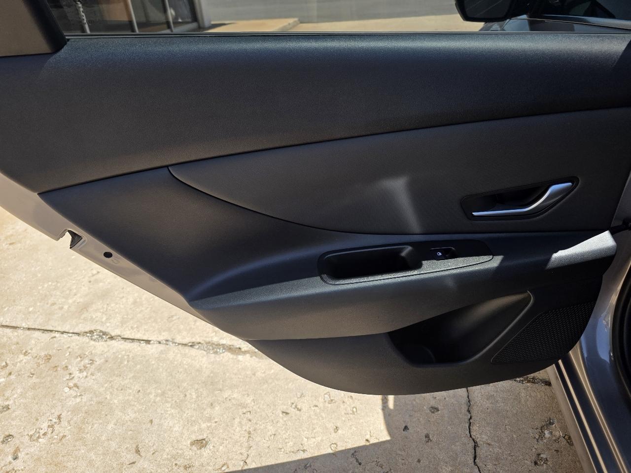 Hyundai Elantra Hybrid Limited DCT 2023