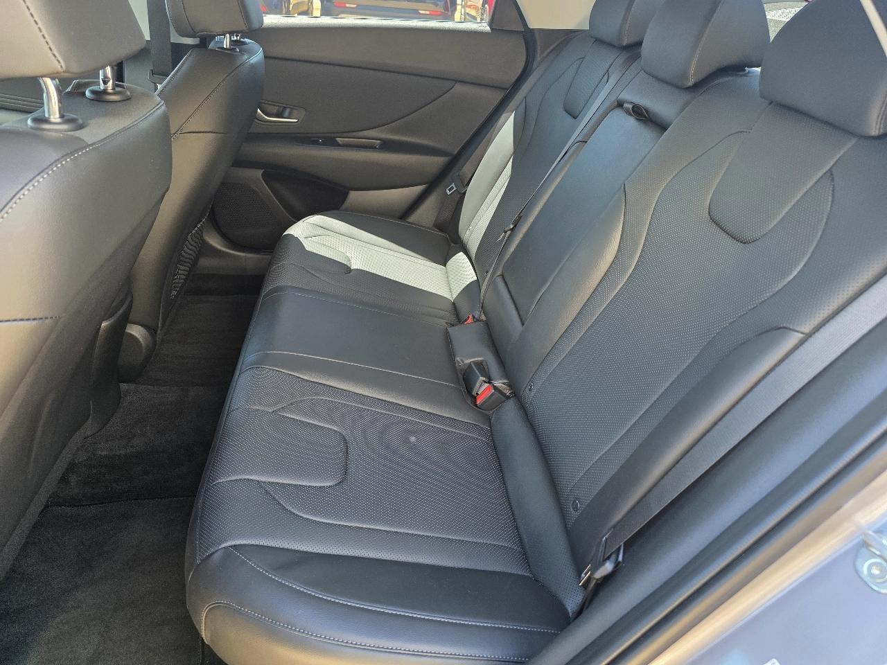 Hyundai Elantra Hybrid Limited DCT 2023