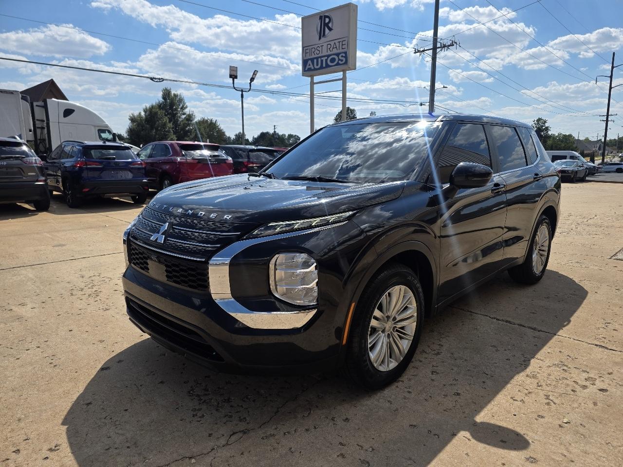 Mitsubishi Outlander ES FWD 2024