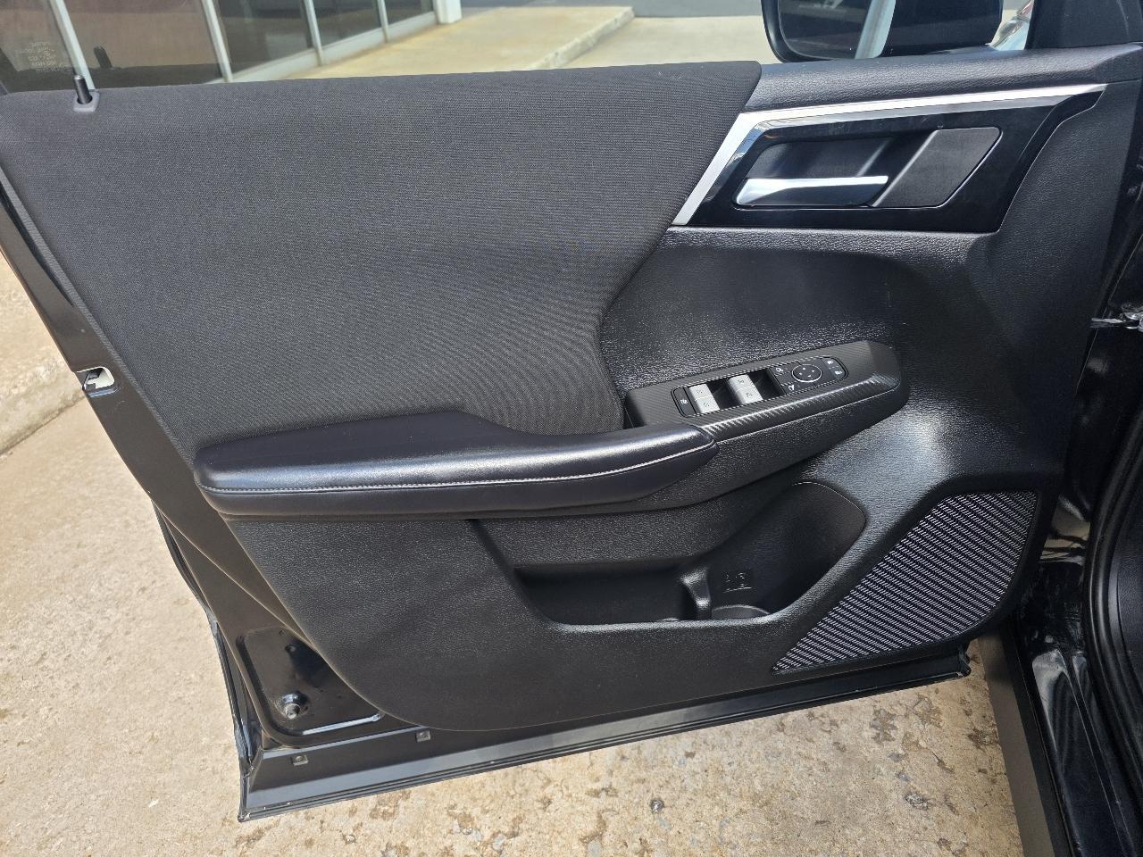Mitsubishi Outlander ES FWD 2024