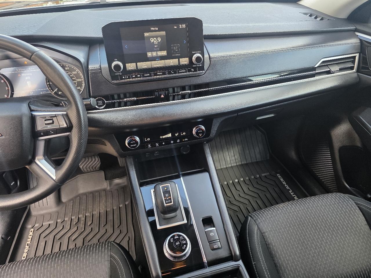 Mitsubishi Outlander ES FWD 2024