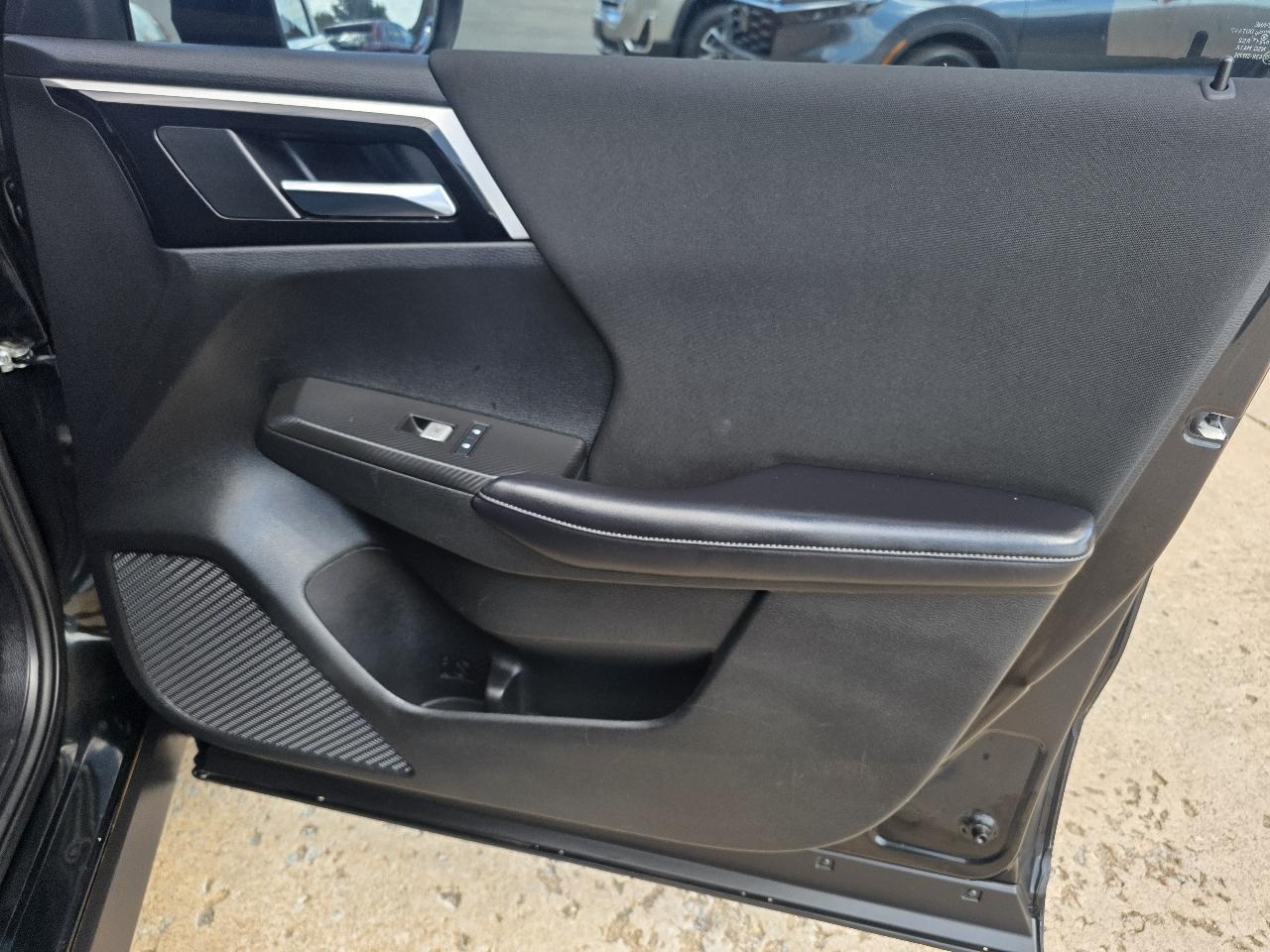 Mitsubishi Outlander ES FWD 2024