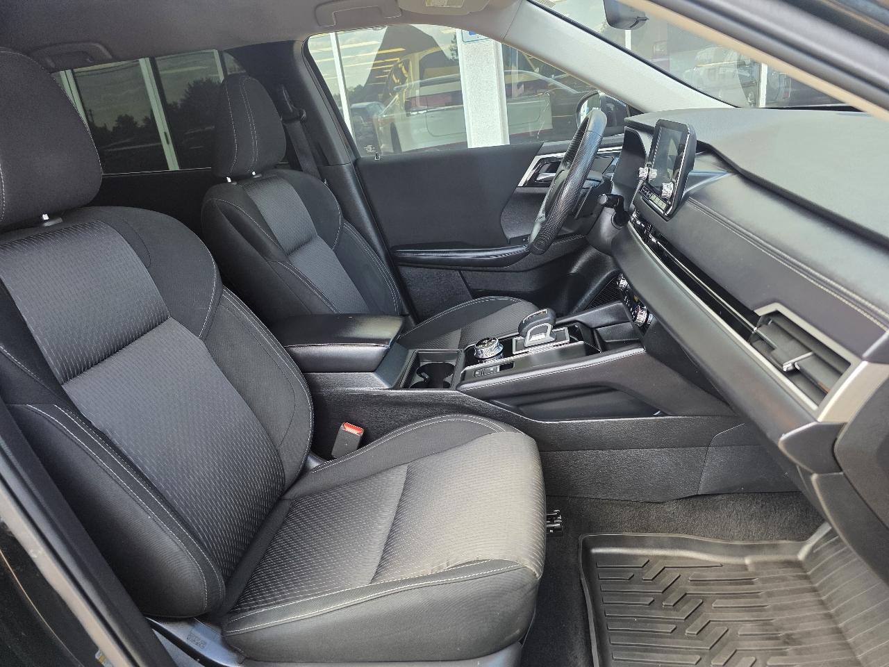 Mitsubishi Outlander ES FWD 2024