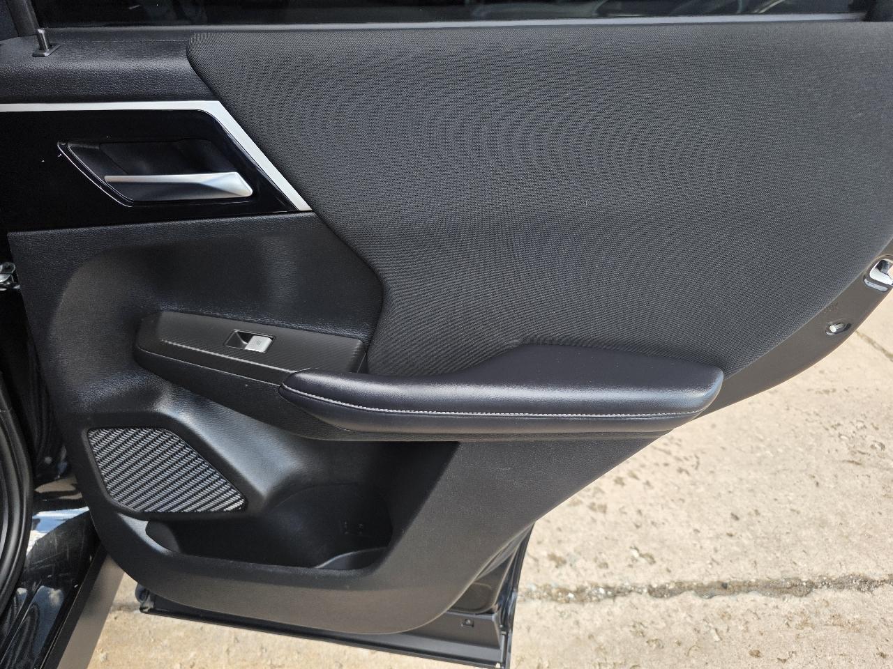 Mitsubishi Outlander ES FWD 2024