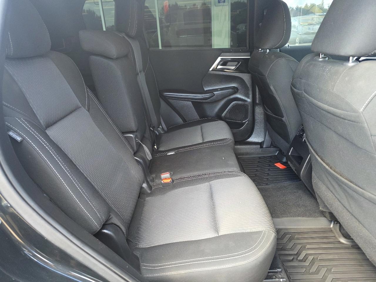Mitsubishi Outlander ES FWD 2024