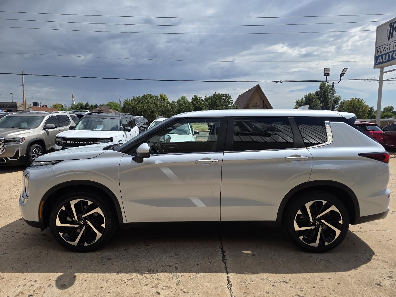 Mitsubishi Outlander SE FWD 2023