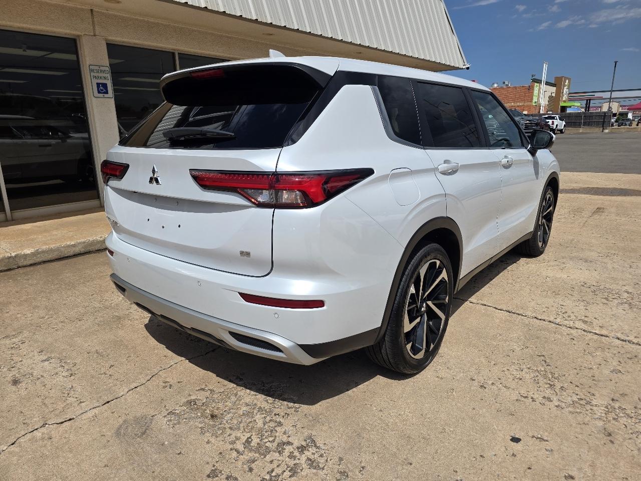 Mitsubishi Outlander SE FWD 2023