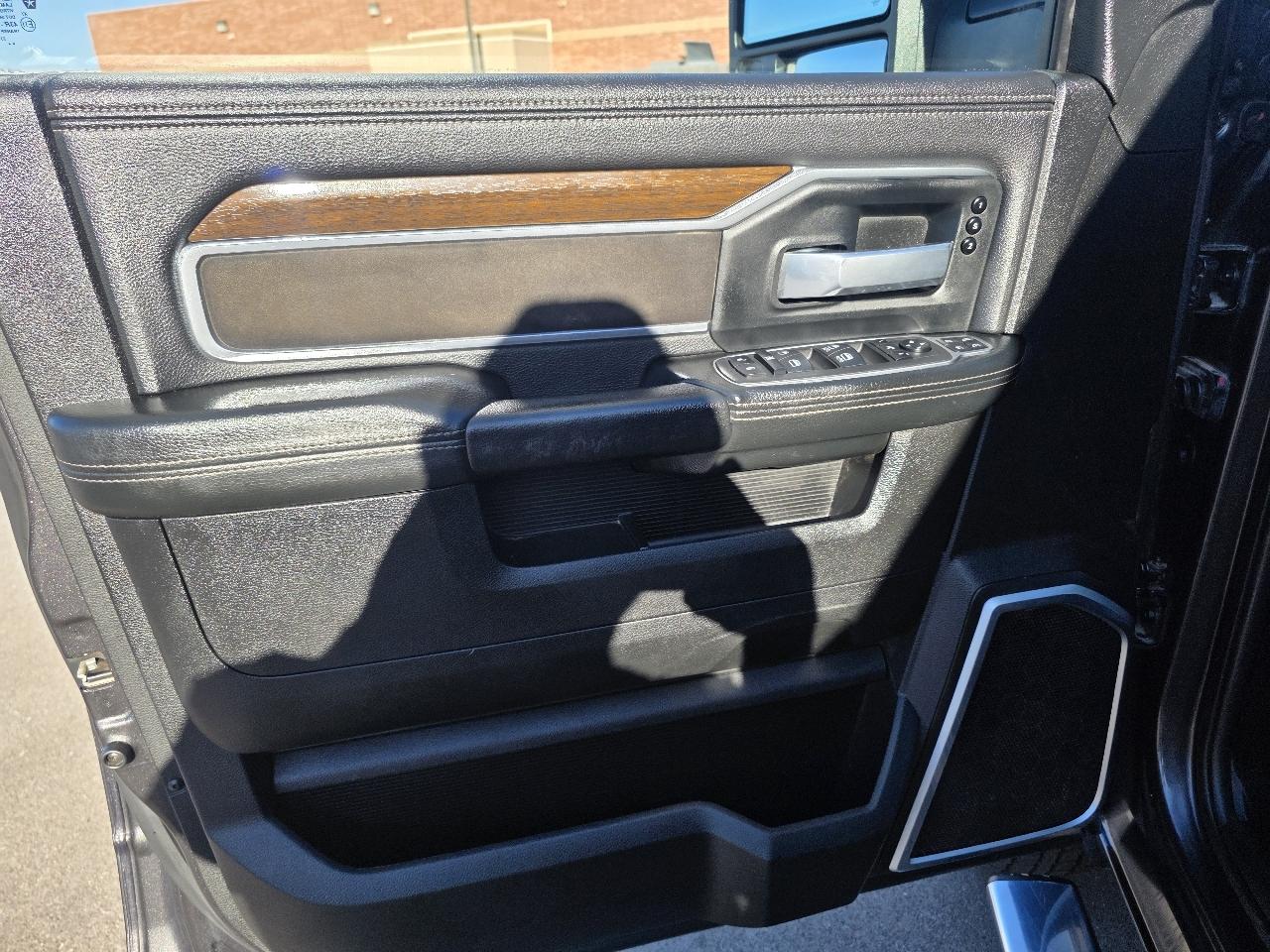 RAM 3500 Laramie 4x4 Crew Cab 8' Box 2024