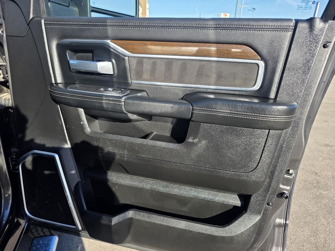 RAM 3500 Laramie 4x4 Crew Cab 8' Box 2024