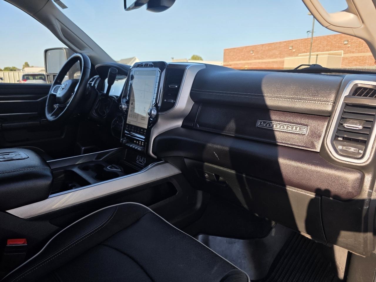 RAM 3500 Laramie 4x4 Crew Cab 8' Box 2024
