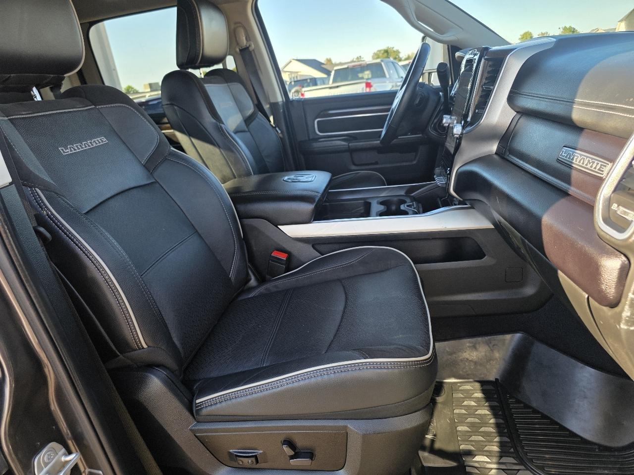 RAM 3500 Laramie 4x4 Crew Cab 8' Box 2024