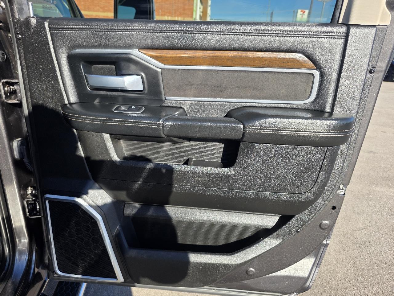 RAM 3500 Laramie 4x4 Crew Cab 8' Box 2024