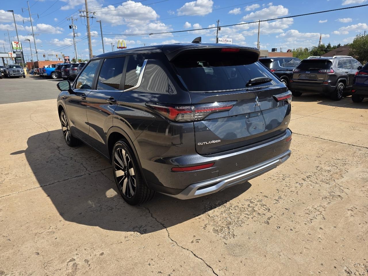 Mitsubishi Outlander SE FWD 2025