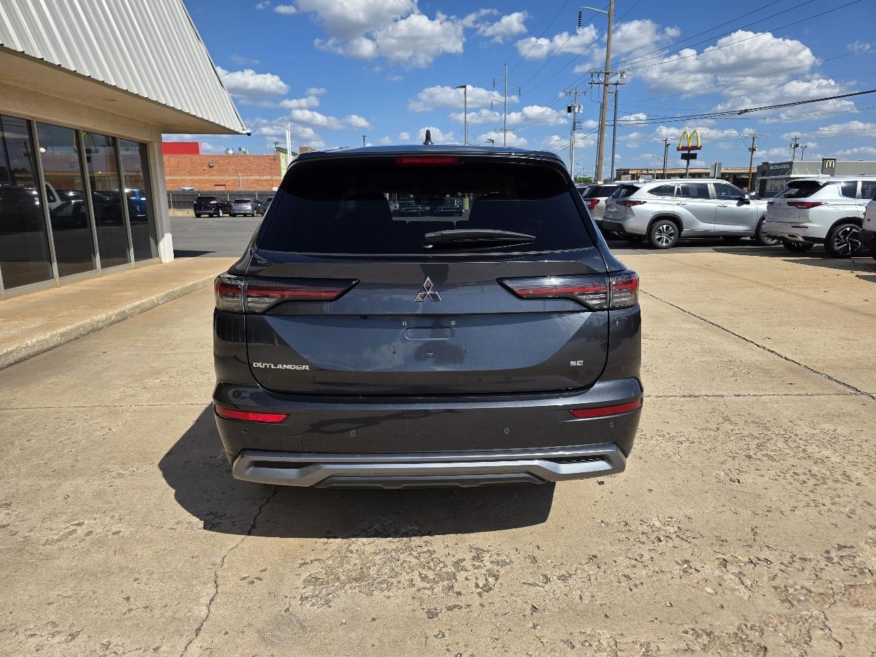 Mitsubishi Outlander SE FWD 2025