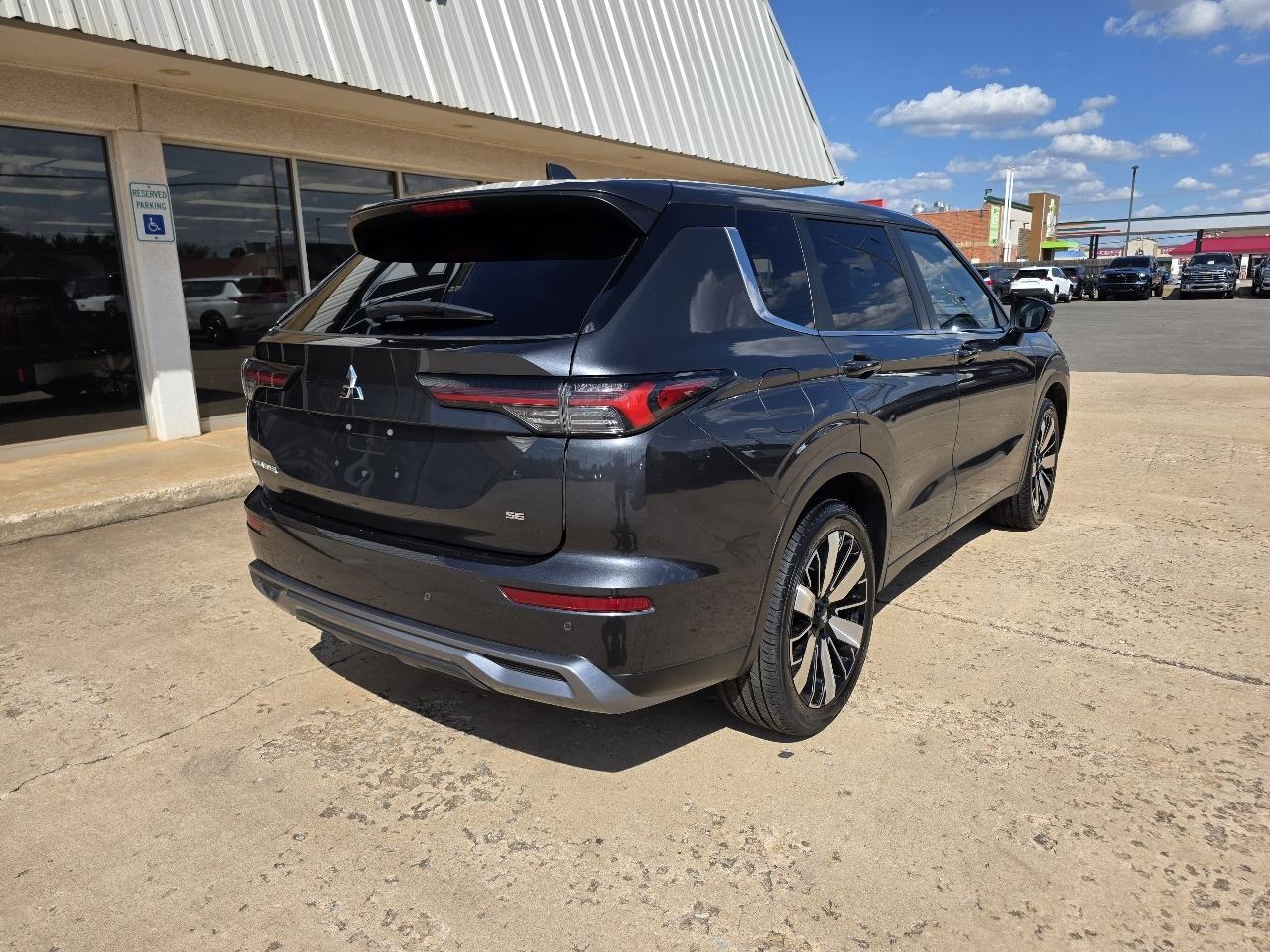 Mitsubishi Outlander SE FWD 2025